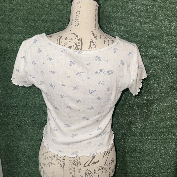 White Floral Top - Picture 3 of 9